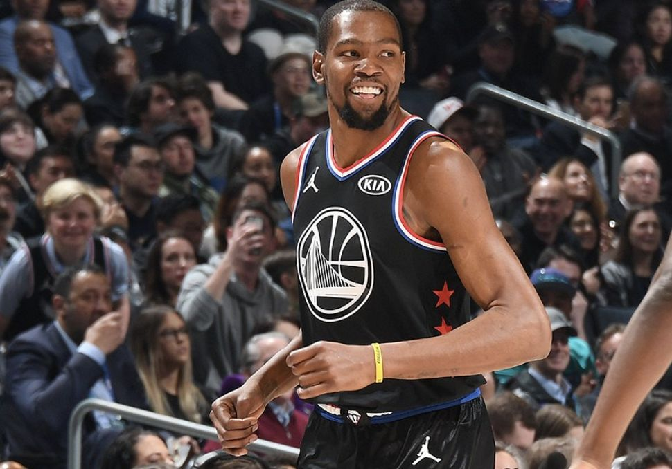 奖杯收入囊 奖杯收入囊